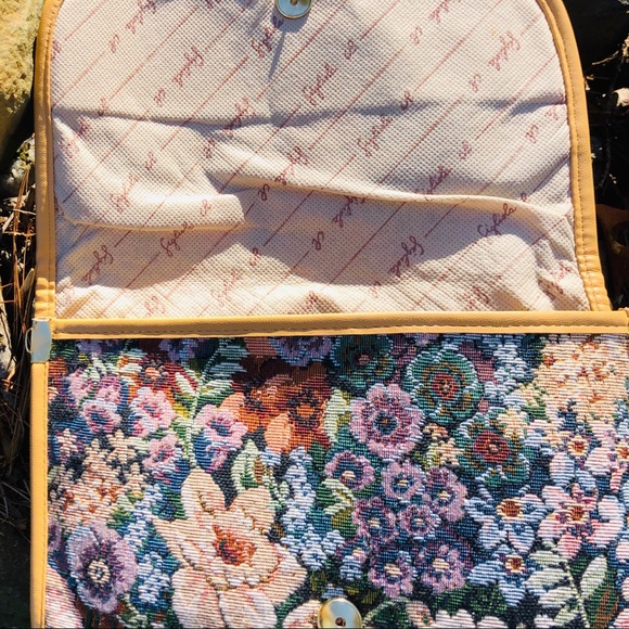 Vintage floral print clutch - Picture 2 of 10